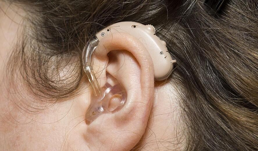 You are currently viewing Wearing a hearing aid but not hearing
