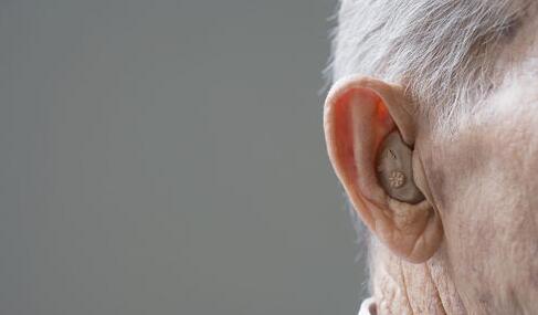 You are currently viewing Advice for friends who wear hearing aids