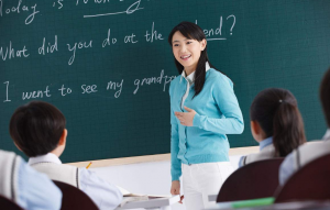 Read more about the article The teacher’s voice is loud, and the students must hear it clearly.