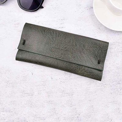 You are currently viewing Why the price of the glasses case is lower than wallets